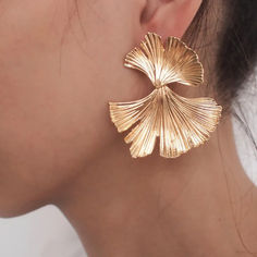 Earrings aesthetic, earring gold, earrings gold indian, tropical escape outfits, spring break outfits, spring break accessories, earring patterns, accessories aesthetic, golden earrings, minimalism, old money accessories, fashion style, leaf earring gold Trendy Jewelry Earrings, Punk Accessories, Unusual Earrings, Ginkgo Biloba, Statement Drop Earrings, Trendy Earrings, Flower Earrings Studs, Delicate Earrings, Flower Studs