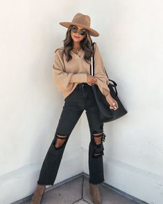 Evereve Outfits 2024, Hairstylist Outfits For Work Winter, Casual Nashville Outfit, Cold Nashville Outfits, Rainy Day Work Outfit Professional, Holiday Outfits Casual, Outfits Leggins, Wineries Outfit, Stile Boho Chic