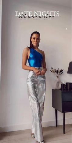 Outfit metallic Blue And Silver Outfits For Women, Blue Metalic Outfit, Silver Metallic Outfits, Silver Summer Outfit, Silver Pants Outfit Summer, Blue And Silver Outfits Classy, Yasmin Devonport Outfits, Silver Parachute Pants Outfit, Blue Night Out Outfit