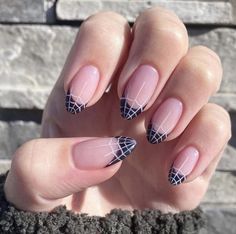 Spider Nails Art Halloween, Spiderweb French Tip Nails, Spider Web French Tip Nails, Spider Nails Acrylic, Spider Web Acrylic Nails, Spider Web Nails Acrylic, Simple Goth Nails, Minimal Halloween Nails, Spider Nail Designs