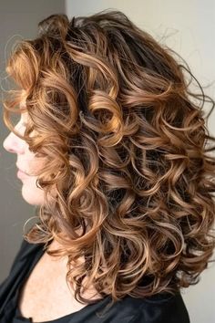 Voluminous chestnut curls curly hairstyle. Modern Curly Hairstyles, Medium Curly Hair, Ideas Haircut