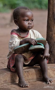 Orphan Girl, Afrique Art, Refugee Camp, Poor Children, Kids Discover, People Around The World