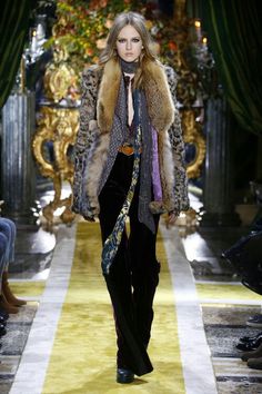 Moda Hippie, Tuna Casserole, Fashion Week 2016, Folk Fashion, Fantasy Fashion, 2016 Fashion, Roberto Cavalli, Modern Fashion, Fashion Details