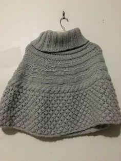 Barneys New York COOP Gray Cape Cable Knit Sweater Poncho Coat Women Size M/L Winter Poncho Cape In Knit, Winter Knit Poncho Cape, Winter Knit Cape Poncho, Winter Knitted Poncho Cape, Winter Knitted Cape Poncho, Knitted Winter Cape Poncho, Winter Knitted Acrylic Poncho, One-size Knit Winter Cape, Winter Knit Cape One Size