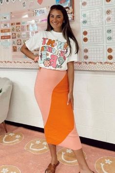 The best ideas for stylish and comfy teacher outfits including ideas for elementary and high school teachers. Check out style inspiration and how to copy each look! Teacher Outfit