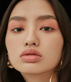 Rosa Make-up, Trendy Eyeshadow, Peach Lips, Natural Makeup Look, Eyebrows On Fleek, Minimal Makeup, Glow Skin