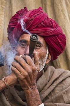 CHILLAM Photo by Navtej Singh -- National Geographic Your Shot | Portrait, Man photography, Photo Human Composition, Body Proportion Drawing, Simple Happiness, Street Photography People, Old Man Portrait, Mother India, India Photo, Human Figure Sketches, Cute Mobile Wallpapers