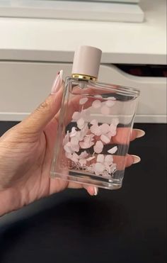 Body Scents, Perfume Wishlist, Musk Perfume, Perfume Display, Pretty Perfume Bottles, Chefs Kiss, Diy Perfume