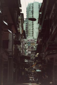 an alley way with buildings and people walking down it