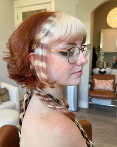 Dye Hair For Brown Hair, Blond Two Tone Hair, Funky Hair Dye Ideas, Calico Hair With Raccoon Tails, Fun Haircut Ideas, Blonde Raccoon Tail Hair, Racoon Hair Dye, Rat Tails Hair, Hair Dye Colors For Short Hair