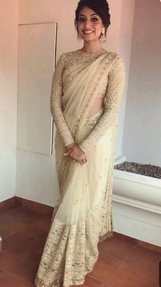 Gowns Dresses Indian Receptions, White Sari, Off White Saree, Engagement Saree, Indian Wedding Gowns, Indian Party