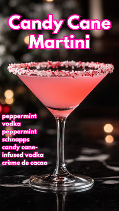 Candy Cane Martini Peppermint Vodka Martinis, Cocktail Holiday Drinks, Fun Christmas Drinks Alcohol, Chocolate Candy Cane Martini Recipe, Pink Christmas Drinks Alcohol, Alcohol Recipes With Vodka, Peppermint Christmas Drinks Alcohol, Christmas Food And Drink Ideas, Candy Cane Shots