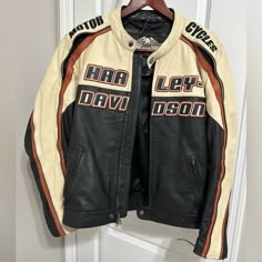 Harley Jacket, Harley Davidson Leather Jackets, Harley Davidson Jacket, Jacket Beige, Beige And Black, Lookbook Outfits, Retro Outfits, Dream Clothes