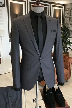 Jas Pria Wedding Black, Men’s Dark Grey Suit, Mens Suits Black Classy, Charcole Suits Men, Grey And Black Suit Men, Best Suits For Black Men, Unique Wedding Suits Groom, Full Black Outfit Men Casual, Elegant Black Suit Men