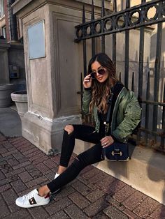 Gucci Sneakers Outfit, Green Jacket Outfit, Mia Mia Mine, Monday Outfit, Gucci Ace Sneakers, Jacket Outfit Women, Mia Mia, Looks Pinterest