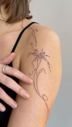 Lilies Arm Tattoo, Minimalist Floral Sleeve Tattoo, Water Tattoo Shoulder, Water Lilly Tattoos, Fine Line Water Lily Tattoo, Lily Shoulder Tattoos For Women, Minimal Shoulder Tattoo, Lily Tattoo Shoulder, Lily Arm Tattoo