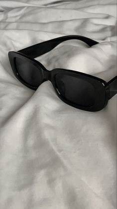 Mode Ulzzang, Trendy Glasses, نظارات شمسية, Aviator Sunglasses Mens, Stylish Glasses, Classy Aesthetic, Foto Ideas Instagram, Beige Aesthetic, Black Aesthetic Wallpaper