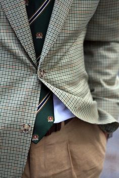 Green tie Green Plaid Coat Outfit, Connecticut Casual, Coat Outfit Men, Plaid Coat Outfit, Preppy Pinterest, Green Plaid Coat, Preppy Man, Style College, Preppy Mens Fashion