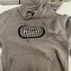 Band New With Tags Mountain Hard Wear Gray Cotton Hoodie With Graphic Print, Casual Sweatshirt For Outdoor Winter Activities, Casual Hooded Sweatshirt For Outdoor, Casual Winter Sweatshirt For Outdoor Activities, Casual Gray Sweatshirt For Outdoor, Outdoor Long Sleeve Cotton Hoodie, Cotton Hoodie For Outdoor, Cotton Long Sleeve Hoodie For Outdoor, Casual Outdoor Sweatshirt With Kangaroo Pocket