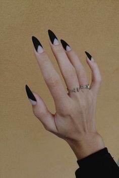 New Year Almond Acrylic Nails, Easy Gothic Nail Art, Matt Black Almond Nails, Clean Black Nail Designs, Gothic Long Nails, Minimalist Nails Stiletto, How To Style A Bustier Top, Goth Gel Nails Short, Chic Nails Square