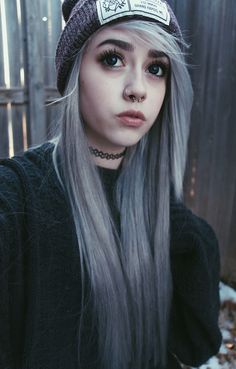 Pastel Goth Kawaii White Dyed Hairstyle - http://ninjacosmico.com/32-pastel-hairstyles-ideas/ Emo Mode, Long Grey Hair, Snakebites, Double Piercing, Goth Hair, Building Confidence, Hair Color Pastel, Emo Hair