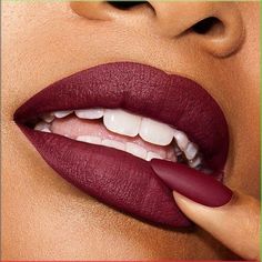 Black Cherry Lips, Darker Lipstick, Fall Lipstick Colors, Ombré Lips, Best Face Makeup, Fall Lipstick, Hot Lipstick, Makeup Wishlist