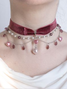 IG: destellar.shop retro style, vintage romance, victorian gothic choker, charm necklace,soft grunge, fairycore, cottagecore, princesscore Vampire Aesthetic Necklace, Diy Goth Choker, Chocker Neckless Aesthetic, Fairy Costume Jewelry, Soft Vampire Aesthetic Outfit, Romantic Goth Accessories, Ribbon Necklace Diy, Soft Vampire Aesthetic, Victorian Goth Jewelry