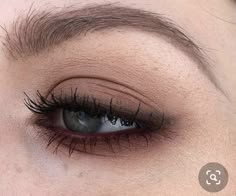 Smokey Homecoming Makeup, Simple Wedding Makeup For Hooded Eyes, Edgy Lip Makeup, Simple Goth Eyeshadow, 2000 Grunge Makeup, Soft Vampy Makeup, Subtle Eye Makeup For Brown Eyes, Academic Makeup, Smudgy Eye Make Up