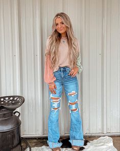 Color block sweater + flare jeans Morgan Myers, Fall Country Outfits, Boho Country Outfits, Fall Western Outfits, Womens Western Wear, Western Fall Outfits, Western Sweaters, Southern Outfits