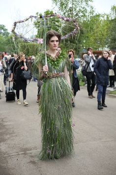 Vegetable Dress, فستان زهري, Unique Outfit Ideas, Nature Outfits, Style Vert, Botanical Fashion, Diy Kostüm