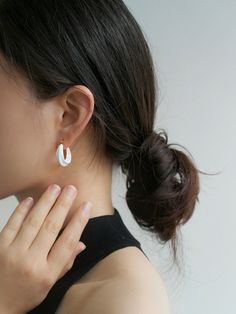 Add some whimsy to your look with these enamel chunky hoops. Perfect for daily wear and plated with 14k gold vermeil, these wavy hoop earrings come in a playful array of white, green, red, black, and brown. About 23mm in diameter, they're dainty yet elegant, making them the perfect accessory for any occasion. Trendy White Enamel Earrings, Trendy White Huggie Hoop Earrings, White Enamel Hoop Earrings For Gifts, Trendy White Enamel Jewelry, Trendy Enamel Earrings For Everyday, Modern Small Hoop White Earrings, Modern White Small Hoop Earrings, Chic Small White Hoop Earrings, Trendy White Small Hoop Earrings