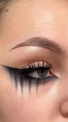 High Fae Makeup, Ghost Makeup Halloween, Maquillage Halloween Simple, Pelottava Halloween, Spooky Makeup, Halloweenský Makeup, Holloween Makeup, Cute Halloween Makeup, Halloween Eye Makeup