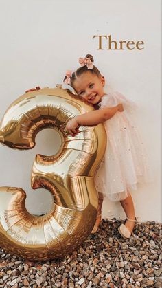 Toddler Birthday Pictures, Baby Birthday Photoshoot, Simple Birthday Decorations, Toddler Photos, Birthday Photography, Foto Baby