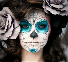 Catrina Calavera Makijaż Sugar Skull, Carnaval Make-up, Make Up Diy, Makeup Zombie, Dead Costume, Halloween Sugar Skull, Fantasy Make-up, Skull Face Paint, Sugar Skull Costume