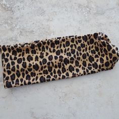 Fashion and comfort in this lovely stretch polyester turban style headband. Head band will stretch to fit most adult and teen ladies head sizes. Great to wear for exercise gear as well as making a modern fashion statement. This headband is made in a quality leopard print stretch polyester fabric. Head band can be worn with the twist in the front or with solid band in the front and can be worn on top of your hairdo or with hair back, framing your face. Leopard Headband, Leopard Print Headband, Leopard Print Hair, Style Headband, Earring Storage, Turban Style, Fabric Headbands, Turban Headband, Hair Back