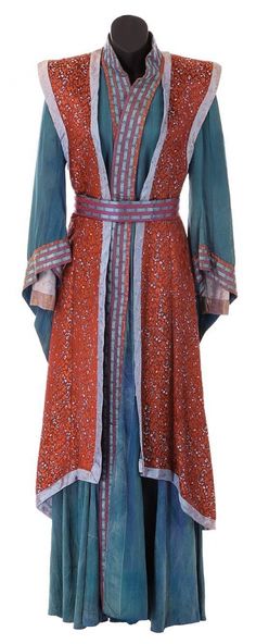 [Mira Furlan “Delenn” costume created for Babylon 5. (Warner Bros. TV, 1994-1998)] Whoever set the costume on the mannequin fastened the belt wrong (it goes under the tabard, not around it *g*) but otherwise what a FANTASTIC--and unusually high-res--reference photo of this costume! #Babylon5 #cosplay Fantasy Overbust Medieval Dress For Larp, Traditional Fitted Costume For Larp, Radagast The Brown Costume, Tabard Pattern Medieval, Jedi Librarian, Medieval Tabard, Mira Furlan, Babylon 5, Star Wars Fashion