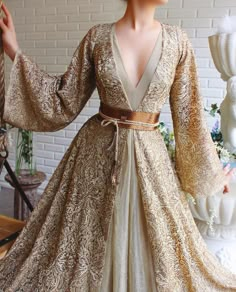 Gaun Koktail, Gaun Abad Pertengahan, Teuta Matoshi, Fantasy Dresses, Fantasy Gowns, Fantasy Dress, Fantasy Fashion, Lace Gown, Mode Inspiration