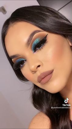 Rime Stone Makeup, Blue Quinceanera Makeup Looks, Blue And Brown Makeup Looks, Baby Shower Makeup Ideas Blue, Green Blue Makeup, Make Up Azul, Makeup Celeste, Blue Glam Makeup, Makeup Azul