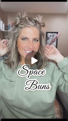 Space Knots Hair, Pigtail Buns Half Up Half Down, Fun Space Bun Hairstyles, Easy Med Hairstyles, Easy To Do Short Hairstyles, Half Up Pigtail Buns, Space Bun Medium Hair, Cute Ways To Put Short Hair Up, Space Buns Over 40