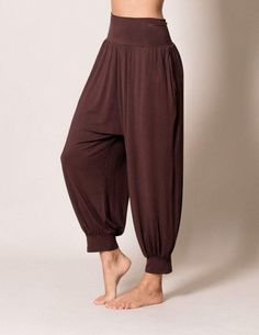 Harem Pants Diy, Baggy Yoga Pants, Haram Pants, Flowy Pants Outfit, Harem Pants Outfit, Harem Pants Pattern, Harlem Pants, Sarouel Pants, Harem Pants Fashion