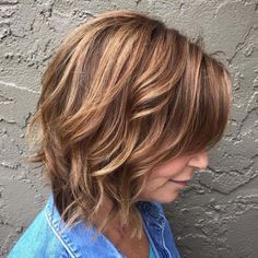 Over 50 Brown Bob With Caramel Highlights Shaggy Haircut, Layered Wigs, Braid Hairstyle Ideas, Hairstyles Reference, Hairstyles Girl, Travel Hair, Wavy Lob, Hairstyles For Prom