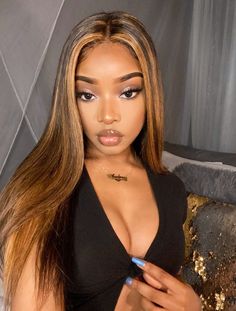 Fly Girls, Leading Women, Wig Ideas, Casual Makeup, Wig Straight, Black Hair With Highlights, Blonde Lace Front Wigs, Hair Wigs For Women, Full Lips