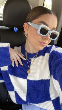 Blue Sunglasses Outfit, Simple Trendy Outfits, Looks Chic, Colourful Outfits, Looks Style, Winter Fashion Outfits, Crochet Fashion, Fall Winter Outfits, Look Chic