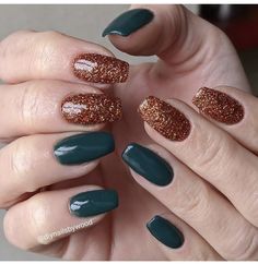 Nails Hunter Green, Fall Nails Ideas Dip Powder, Dark Green Nail Ideas, October Nails Fall, Nails Dipped, Dark Green Nail, Winter Manicures, Nail Ideas For Fall