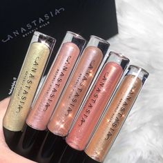 Alat Makeup, High Shine Lip Gloss, Lipgloss Lips, Lip Gloss Collection, Beauty Make-up, Pinterest Makeup, High End Makeup, Selena Quintanilla, Lip Glosses