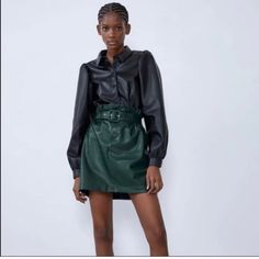 Dark Green Belted Leather Skirt With Pockets Nwt Size Xs Hunter Green Leather Skirt, Faux Leather Paper, Zara Leather Skirt, Green Leather Skirt, Asymmetrical Skort, Zara Denim Jeans, Brown Mini Skirt, Belted Skirt, Belted Mini Skirt