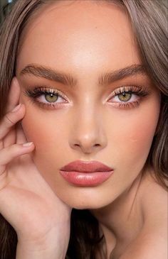 Light Makeup For Green Eyes, Fresh Glam Makeup, Soft Bridesmaid Makeup Natural Looks, Light Glam, Grad Makeup, Bronze Eye Makeup, Ball Makeup, Wedding Hairstyles And Makeup