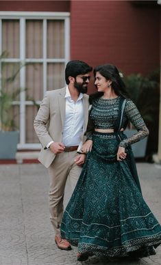 Green Saree Couple Combination, Kerala Wedding Dress For Men, Kerala Reception Dress For Couples, Engagement Dress For Kerala Bride, Simple Dresses For Engagement Party, Couple Suit And Dress, Couple Reception Outfit Indian, Engagement Looks For Indian Couple, Kerala Engagement Lehenga