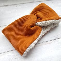 Get cold ears but find hats annoying? We have the perfect solution. Our winter headbands are super cosy! Choose from 32 colours! Outer ribbed Jersey has distinctive ribs which run horizontally on the surface and trap warm air to provide insulation. The inner material is a super soft cosy teddy Sherpa fleece - 7 gorgeous fluff colours to choose from.  SIZE   Headband sizes vary: Baby 15"-16" Head Circumference Toddler 17"-18" Head Circumference Child - 18"-20" Head Circumference Teen - 21"-22" He Hippie Hair Bands, Winter Hat Sewing Pattern, Diy Crochet Headband, Boho Hair Wrap, Headband Sizes, Crochet Headband Tutorial, Cozy Headbands, Crochet Hairband, Floral Hairband