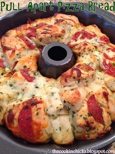 Pizza Monkey Bread, Pull Apart Pizza, Pull Apart Pizza Bread, Pizza Bread Recipe, Homemade Dough, Pizza Recipes Homemade, Pizza Bread, Bread Recipes Homemade